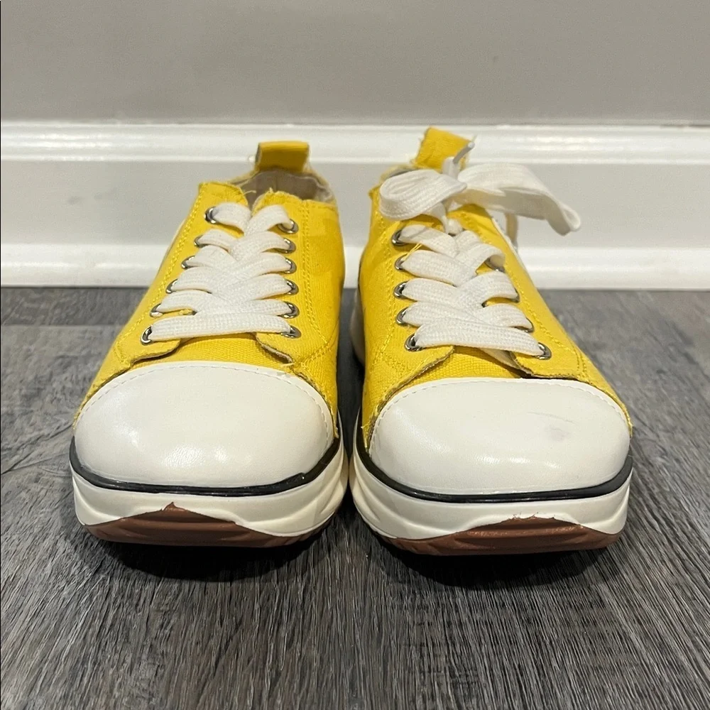✨ New Without Tags – Yellow High-Top Platform Sneakers (Size 36)